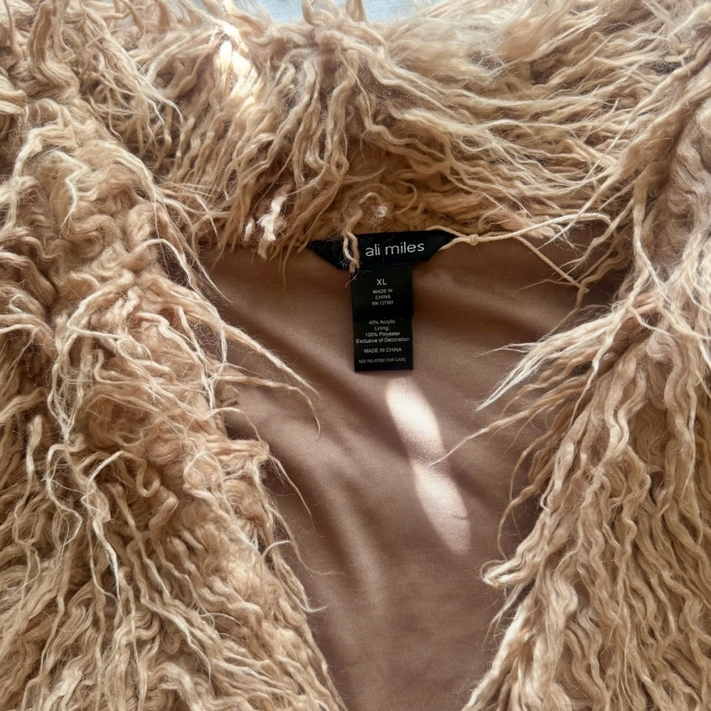 Ali Miles | Shaggy Faux Fur Vest | Size XL | NWT - Picture 3 of 5